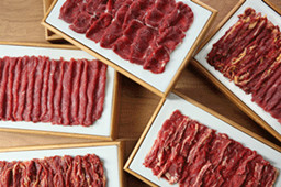 亚盈(中国)官方网站 | 鲜切好牛肉，每一口都是享受！