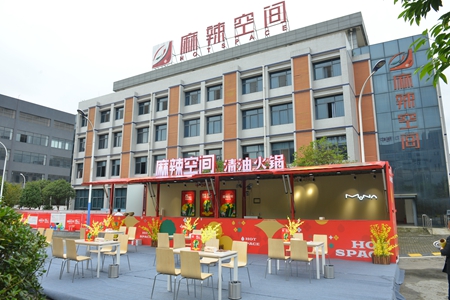 花样美食团空降亚盈(中国)官方网站工厂开启奇妙的油菜花之旅